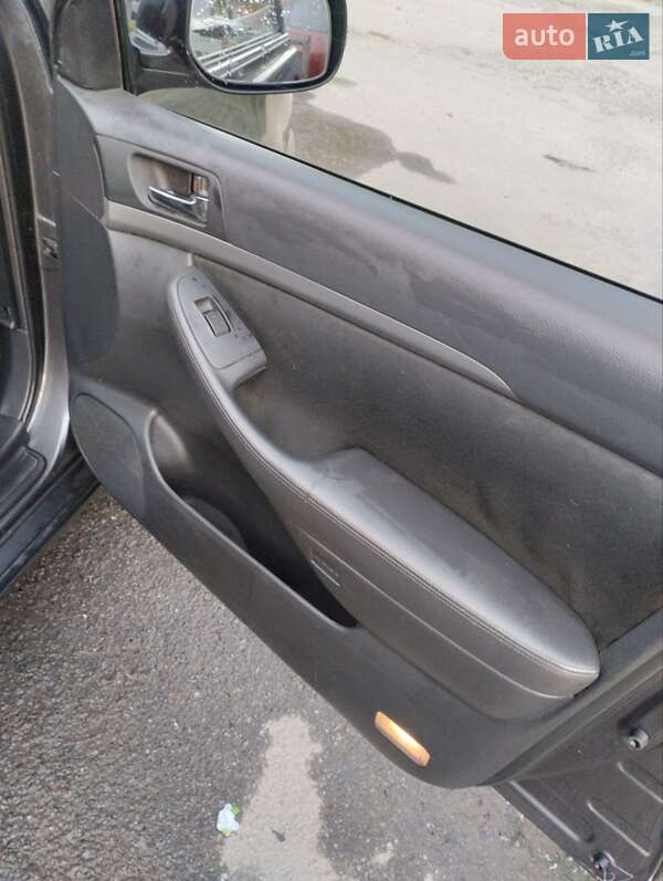 Универсал Toyota Avensis 2008 в Бродецком