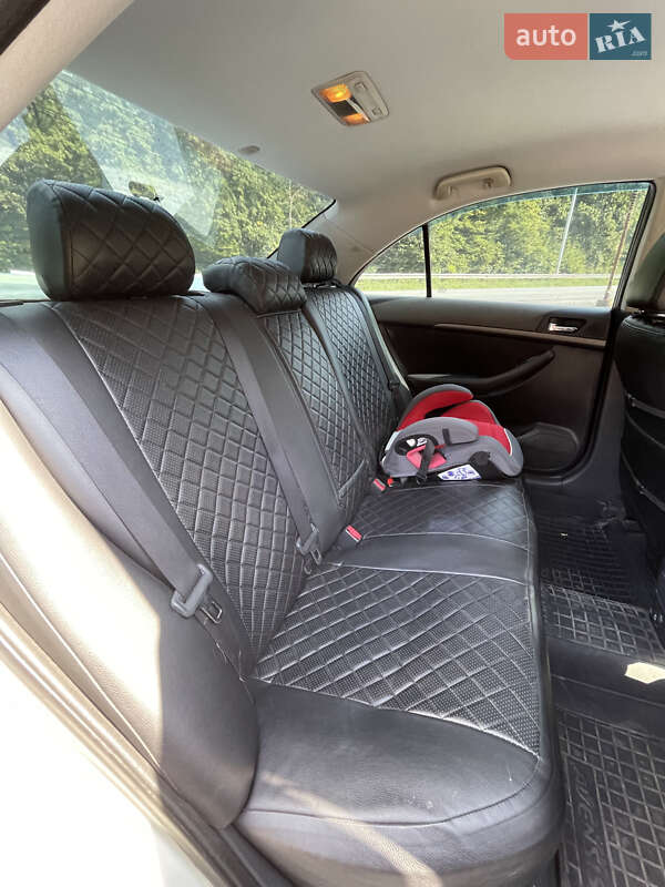 Седан Toyota Avensis 2003 в Виннице