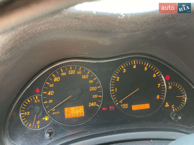 Седан Toyota Avensis 2003 в Виннице