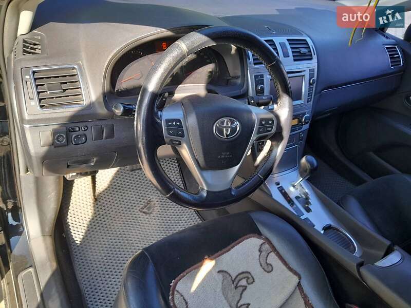 Седан Toyota Avensis 2012 в Павлограді