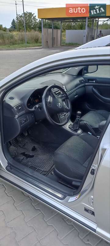 Универсал Toyota Avensis 2006 в Луцке