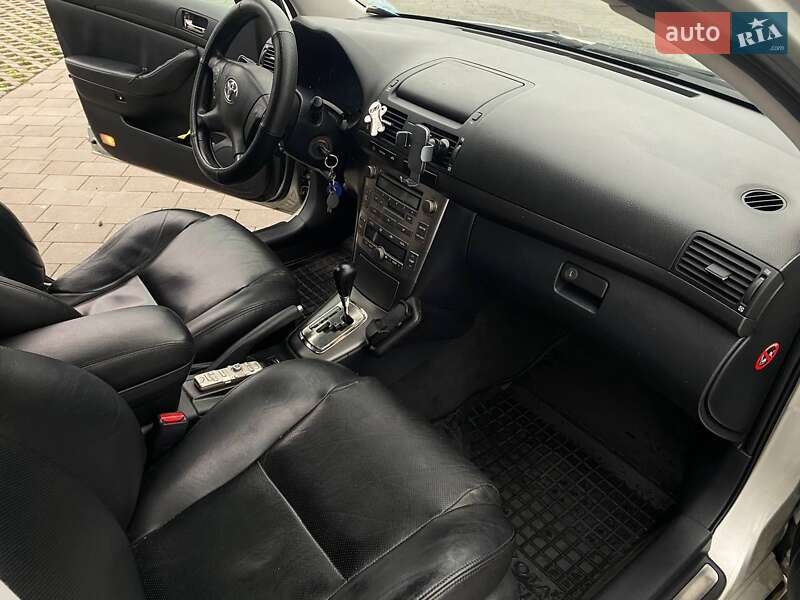 Универсал Toyota Avensis 2004 в Хмельницком
