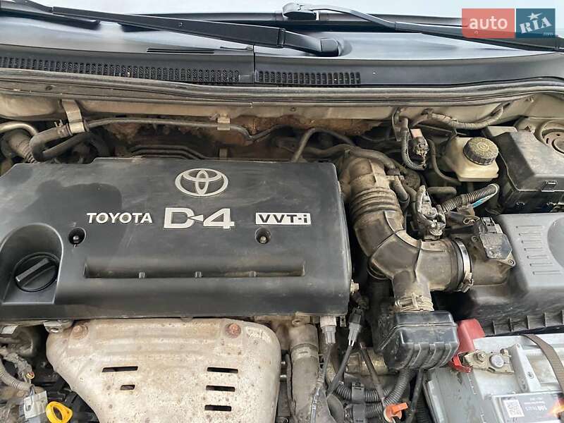 Универсал Toyota Avensis 2004 в Хмельницком