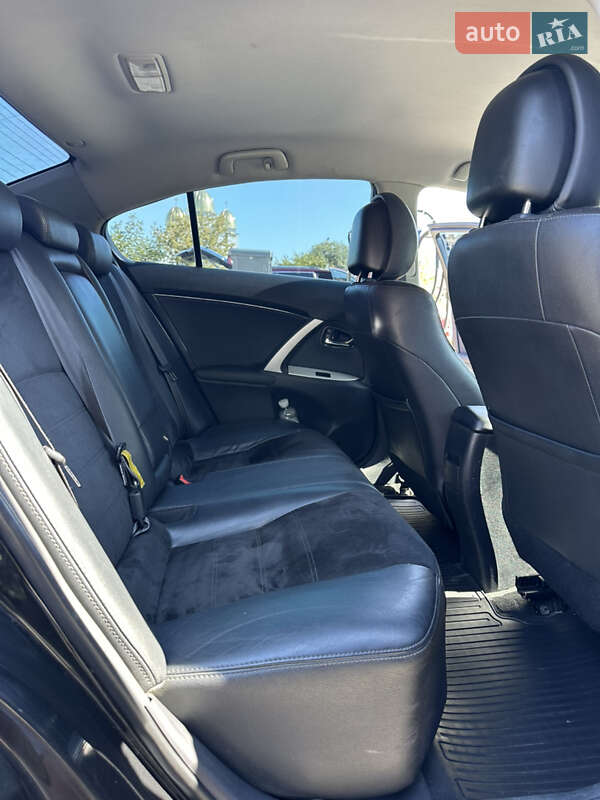 Седан Toyota Avensis 2012 в Львове