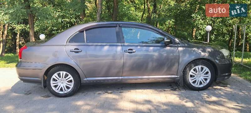 Седан Toyota Avensis 2007 в Хоросткові