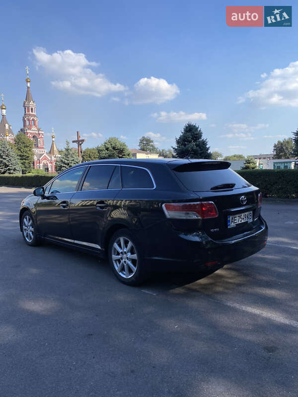 Универсал Toyota Avensis 2010 в Каменском