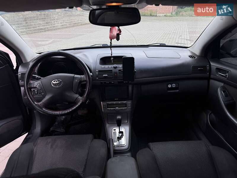 Седан Toyota Avensis 2003 в Снятине