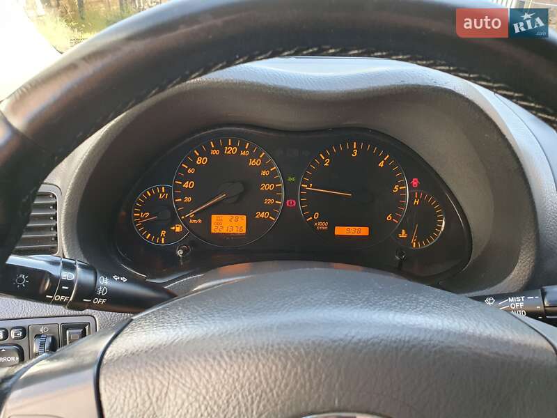 Седан Toyota Avensis 2004 в Черкассах