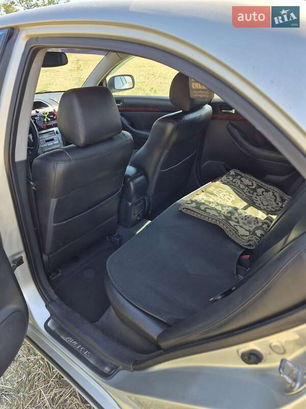 Лифтбек Toyota Avensis 2003 в Выгоде