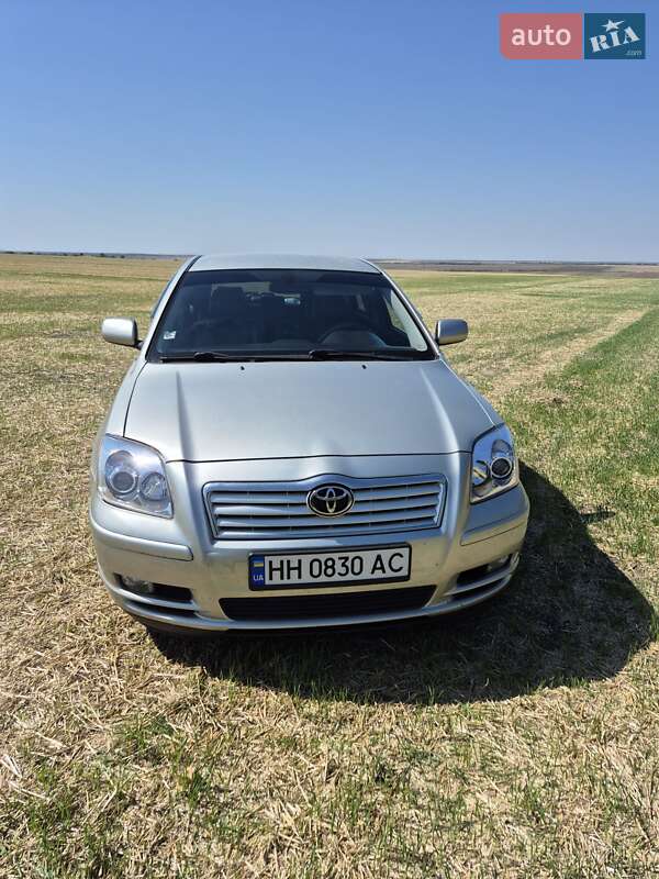 Лифтбек Toyota Avensis 2003 в Выгоде