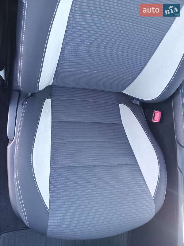 Універсал Toyota Avensis 2015 в Кам'янець-Подільському