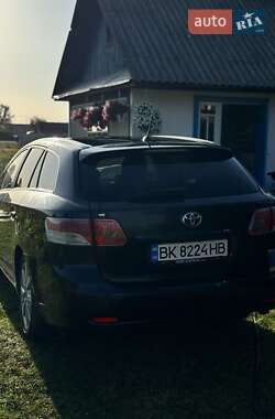 Універсал Toyota Avensis 2009 в Житомирі