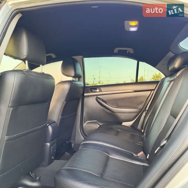 Лифтбек Toyota Avensis 2006 в Киеве