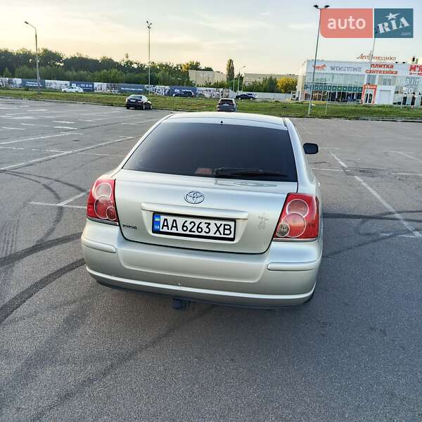 Лифтбек Toyota Avensis 2006 в Киеве