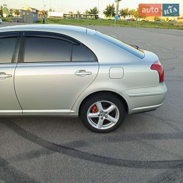 Лифтбек Toyota Avensis 2006 в Киеве