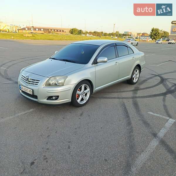 Лифтбек Toyota Avensis 2006 в Киеве