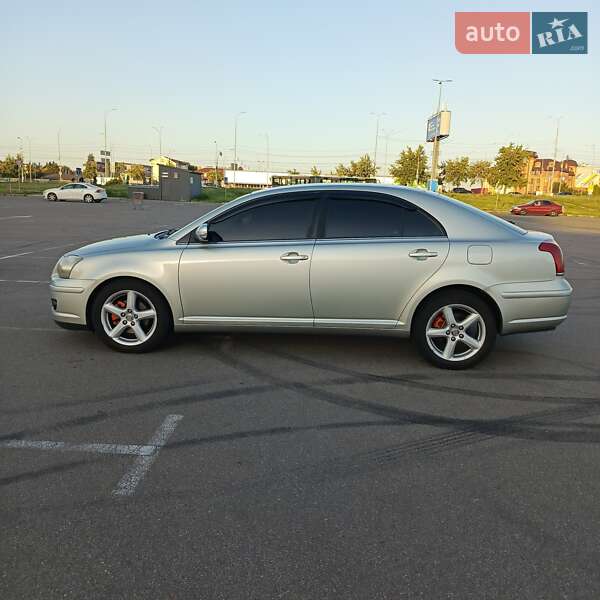 Лифтбек Toyota Avensis 2006 в Киеве