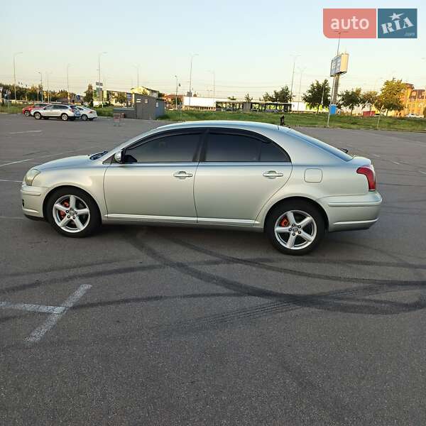 Лифтбек Toyota Avensis 2006 в Киеве
