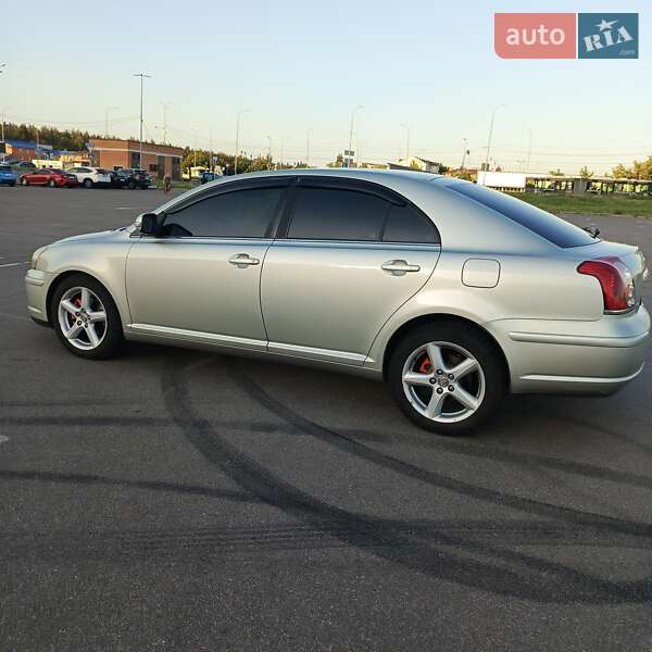 Лифтбек Toyota Avensis 2006 в Киеве