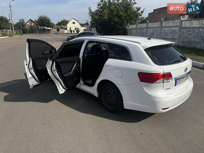 Универсал Toyota Avensis 2012 в Прилуках