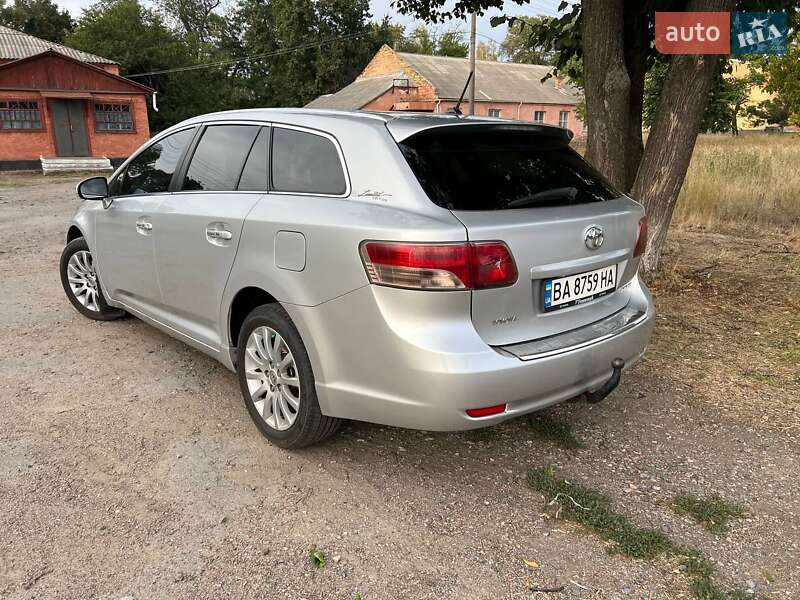 Универсал Toyota Avensis 2008 в Гайвороне
