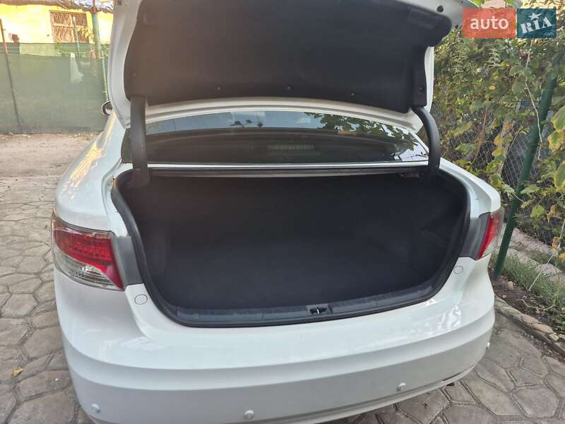 Седан Toyota Avensis 2011 в Одесі