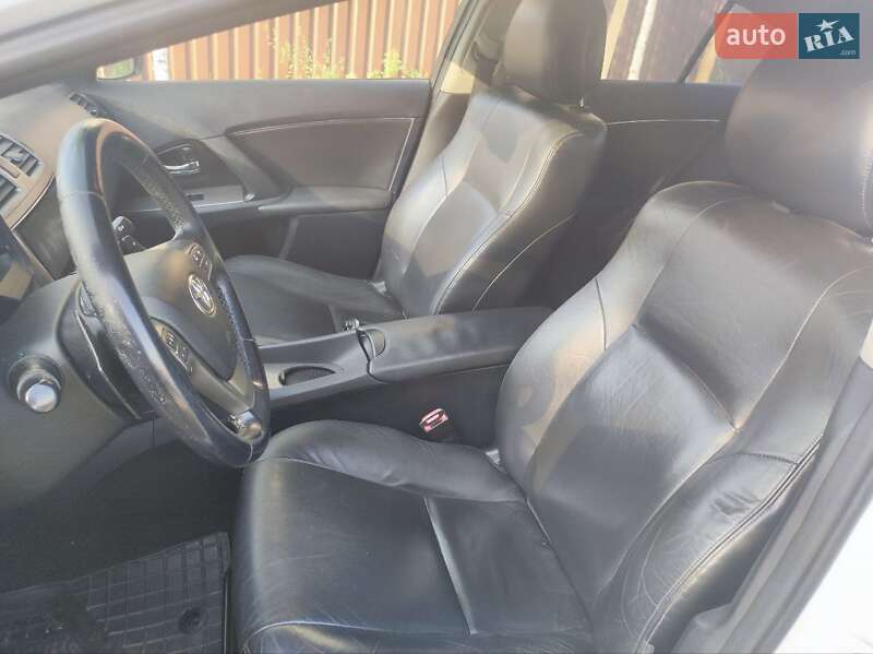 Седан Toyota Avensis 2011 в Белогородке