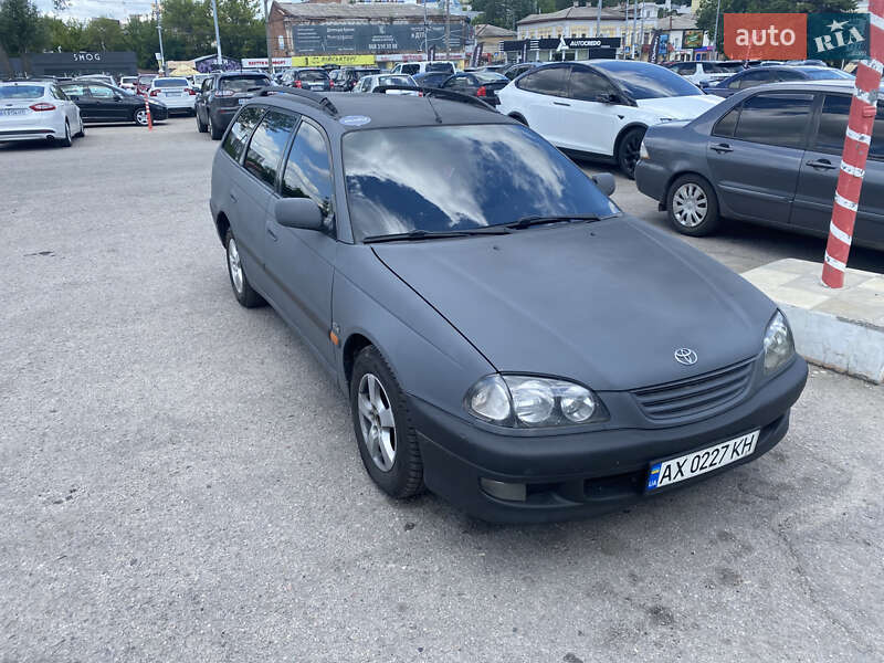 Toyota Avensis 1999