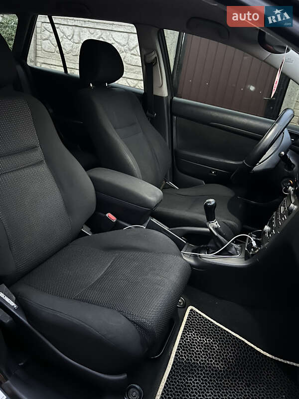 Універсал Toyota Avensis 2005 в Івано-Франківську