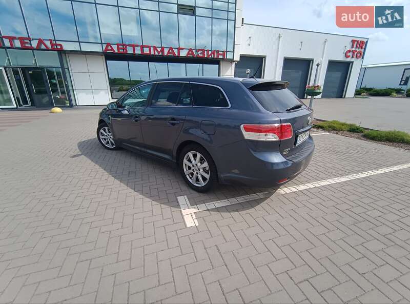 Универсал Toyota Avensis 2011 в Хмельницком