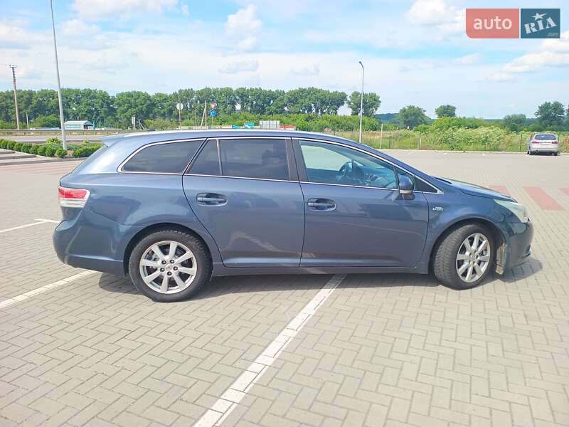 Универсал Toyota Avensis 2011 в Хмельницком