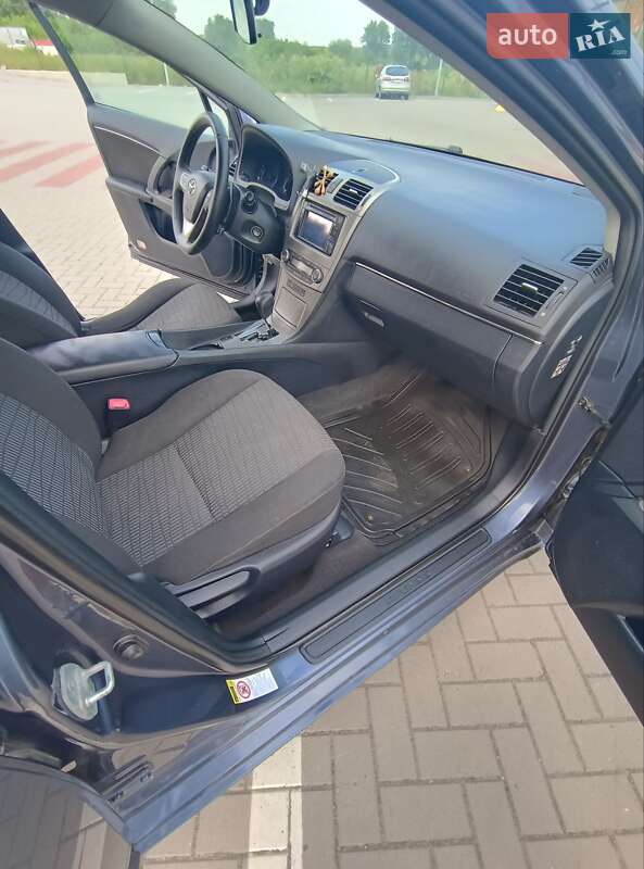 Универсал Toyota Avensis 2011 в Хмельницком