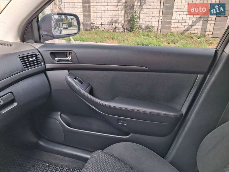 Универсал Toyota Avensis 2005 в Черкассах