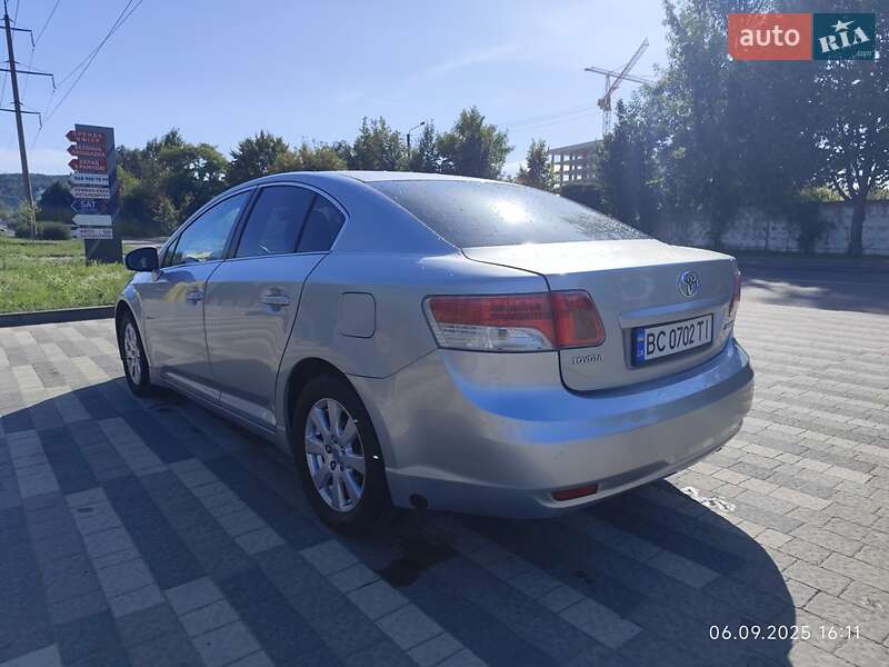Седан Toyota Avensis 2010 в Львове