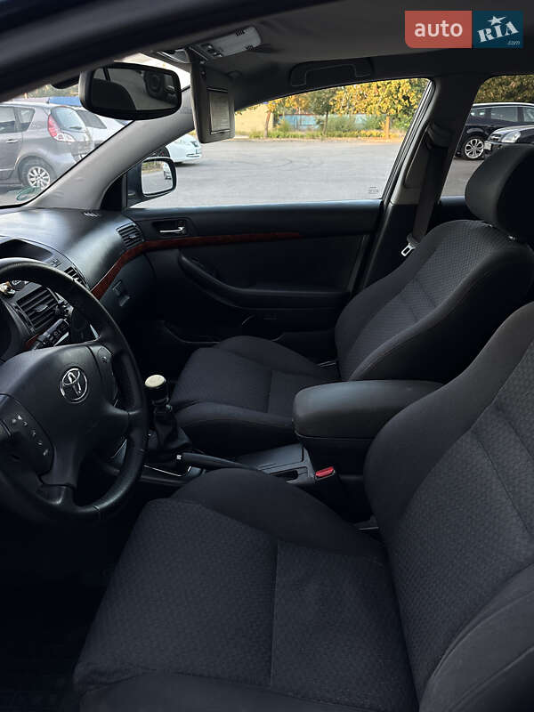 Универсал Toyota Avensis 2005 в Днепре