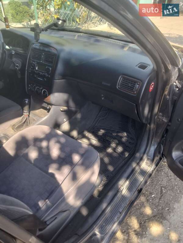 Седан Toyota Avensis 2000 в Овидиополе