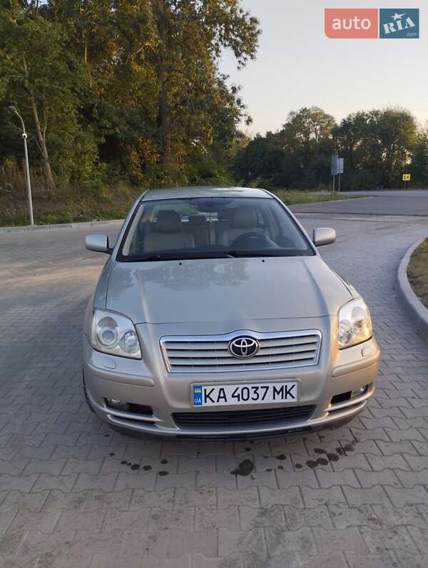 Седан Toyota Avensis 2004 в Чорткове