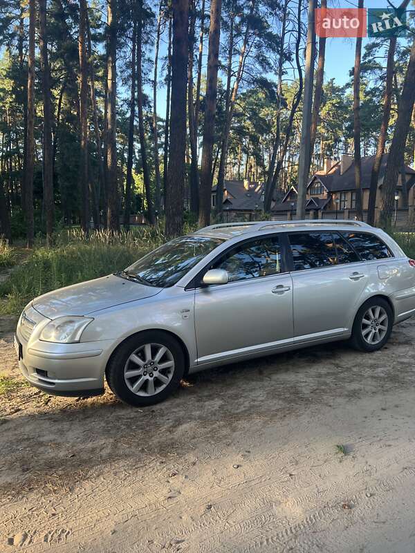 Универсал Toyota Avensis 2005 в Чернигове
