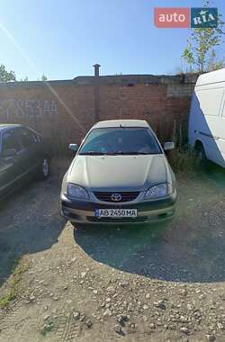 Лифтбек Toyota Avensis 2000 в Ладыжине