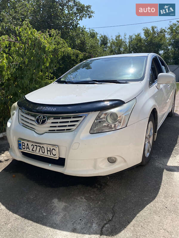 Седан Toyota Avensis 2011 в Гайвороне