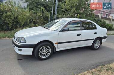 Седан Toyota Avensis 1998 в Одессе