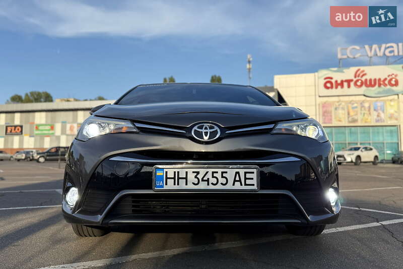 Седан Toyota Avensis 2016 в Одессе