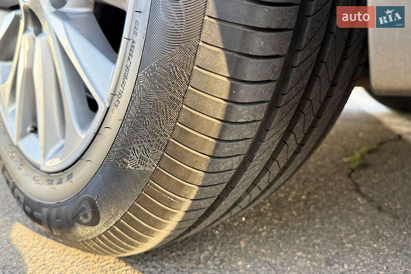 Седан Toyota Avensis 2016 в Одессе