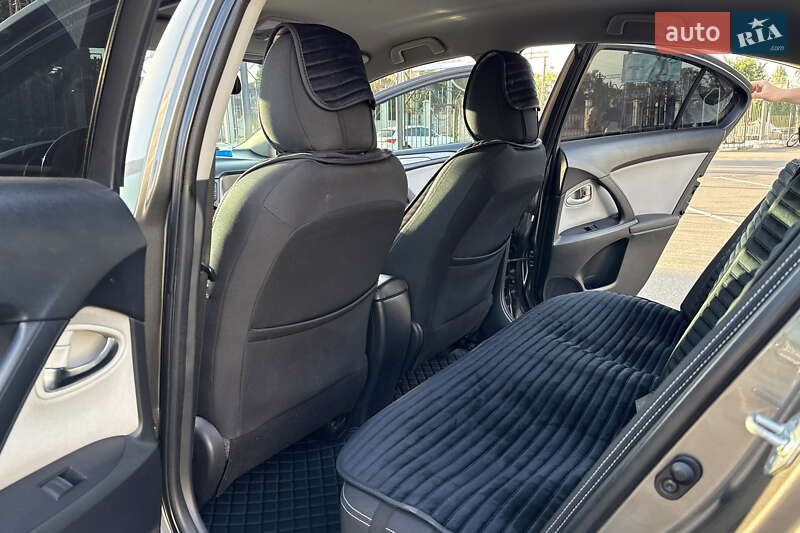 Седан Toyota Avensis 2016 в Одессе