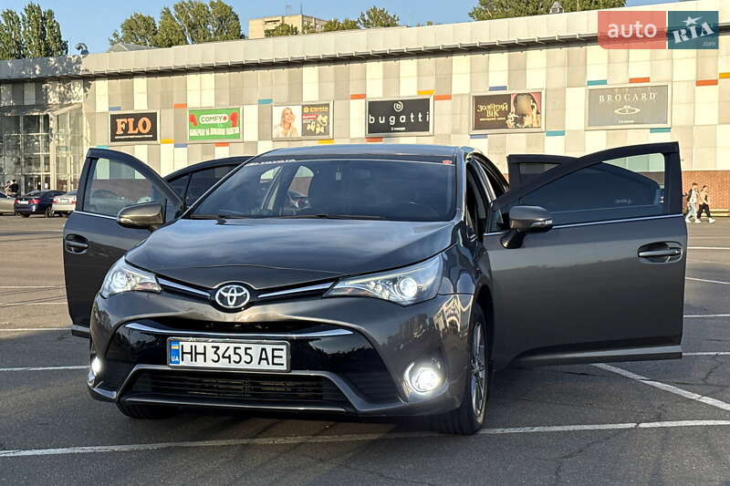 Седан Toyota Avensis 2016 в Одессе