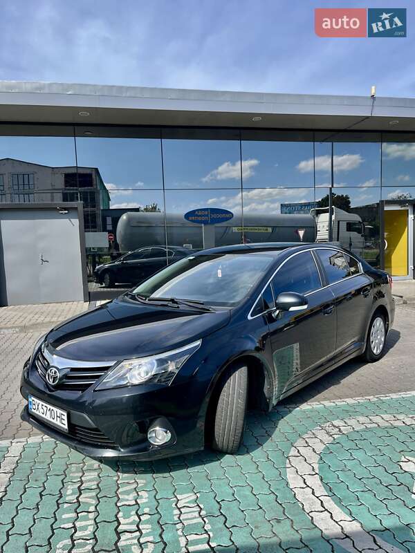 Седан Toyota Avensis 2012 в Хмельницькому