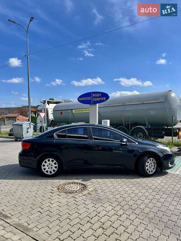 Седан Toyota Avensis 2012 в Хмельницькому