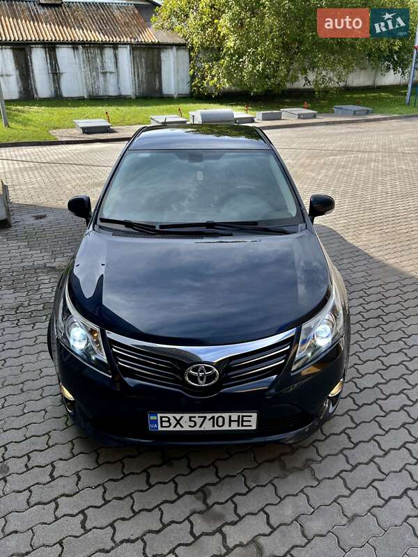 Седан Toyota Avensis 2012 в Хмельницькому