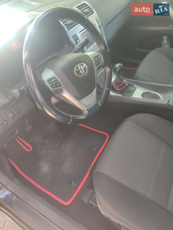 Универсал Toyota Avensis 2012 в Кропивницком