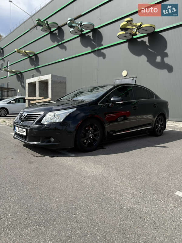 Седан Toyota Avensis 2008 в Киеве